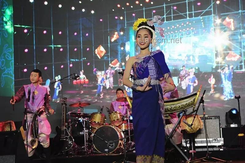 **喻言钟辰乐合唱：跨界融合，音乐创新的沦陷之美✨**